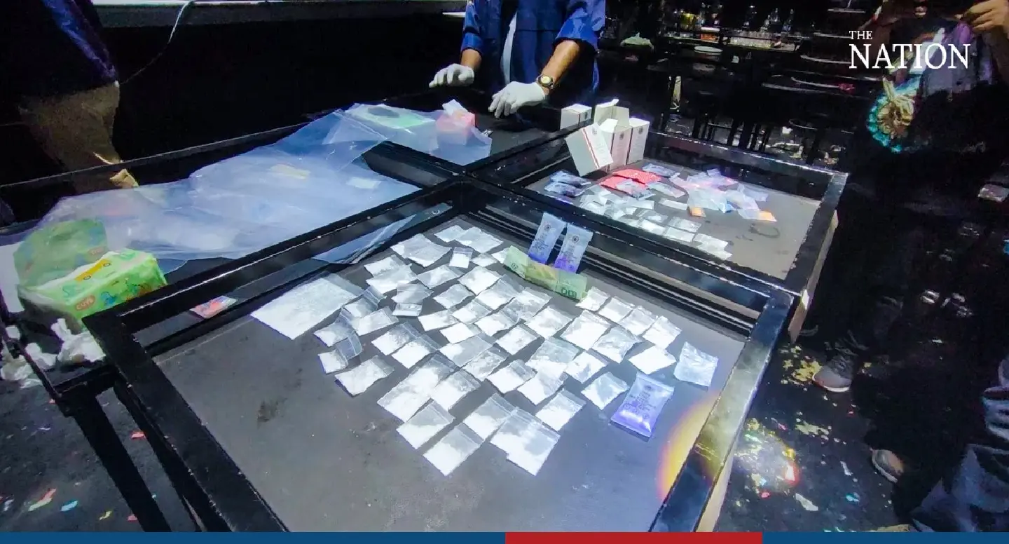 Illegal pub raided in Pathum Thani - Photo 2