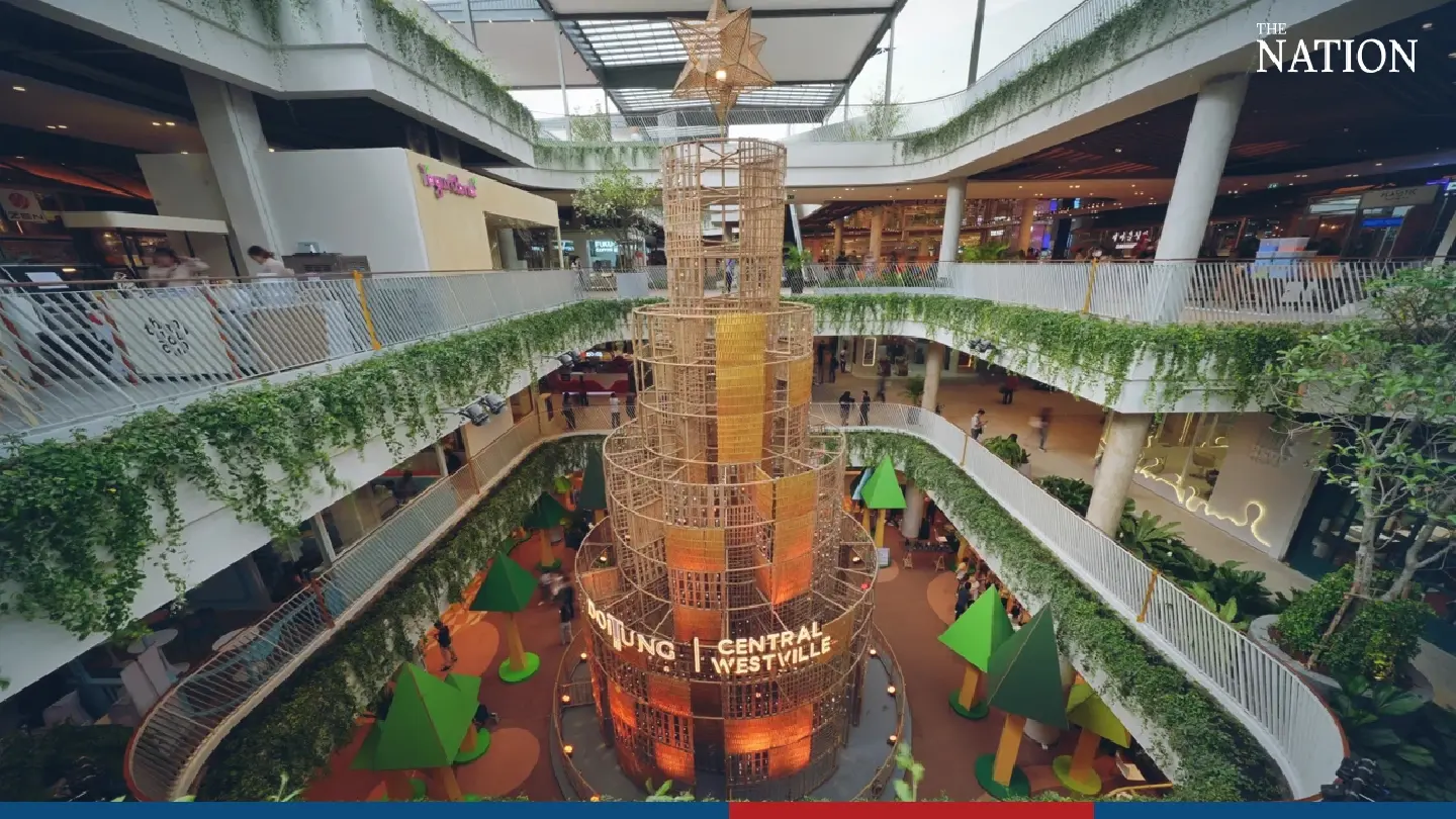 Shoppers flock to new Central mall - Photo 1