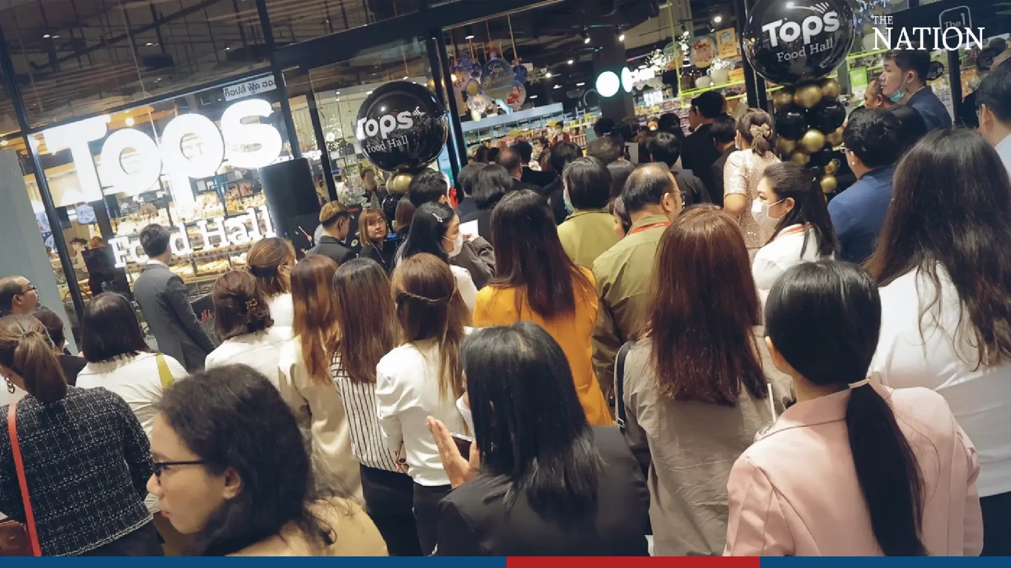 Shoppers flock to new Central mall - Photo 6
