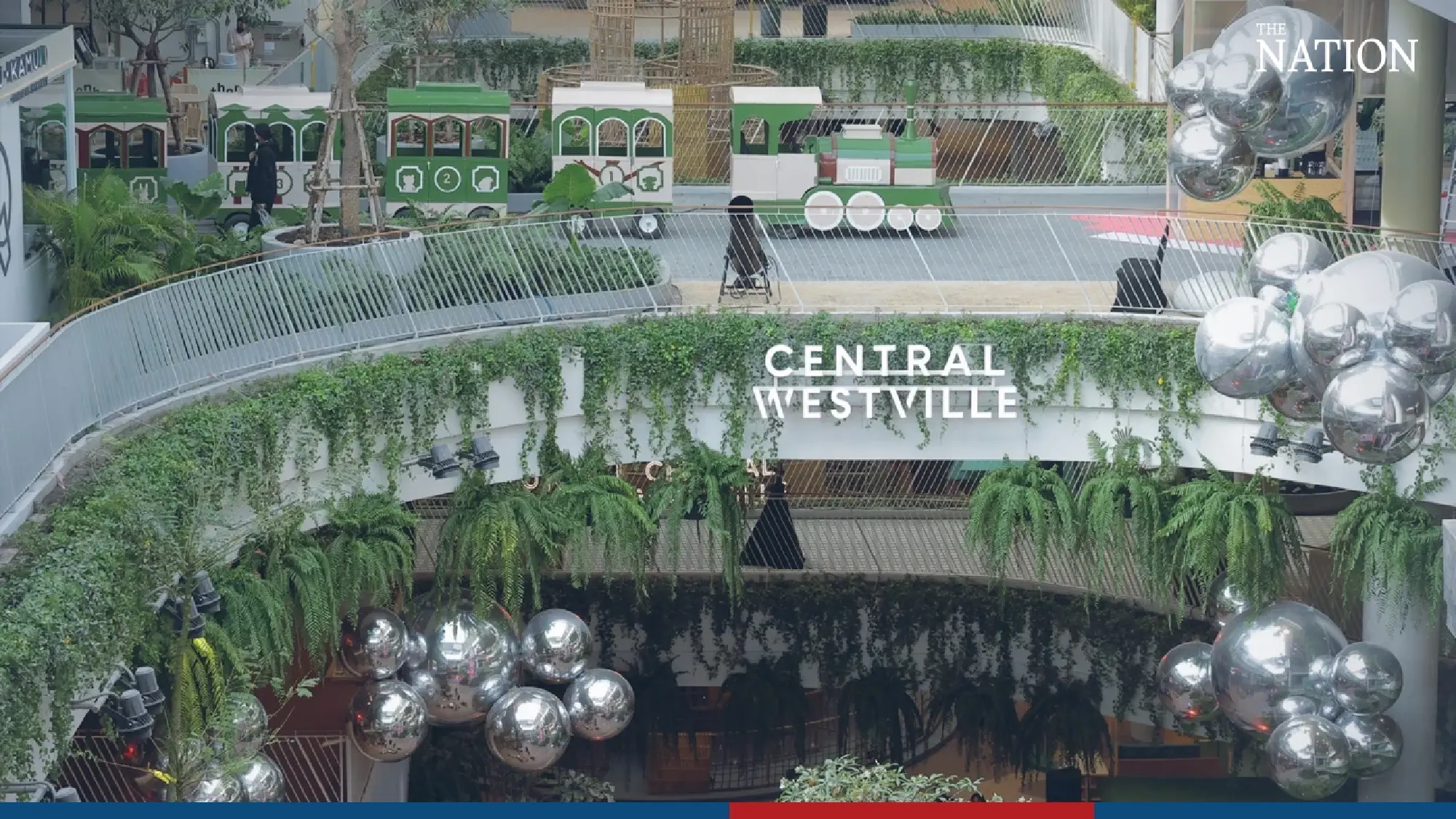 Shoppers flock to new Central mall - Photo 2