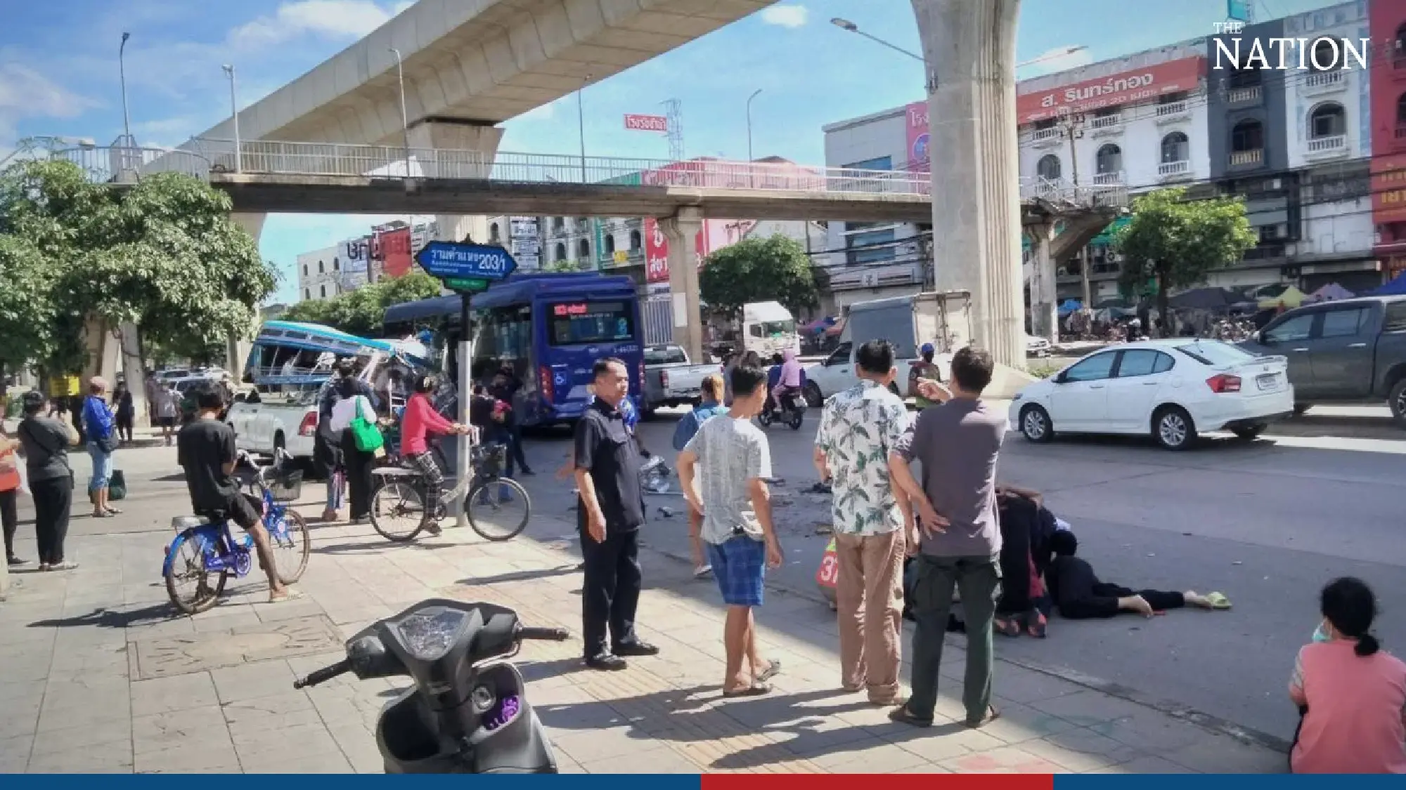 10 hurt in Bangkok ‘road rage’ crash - Photo 6