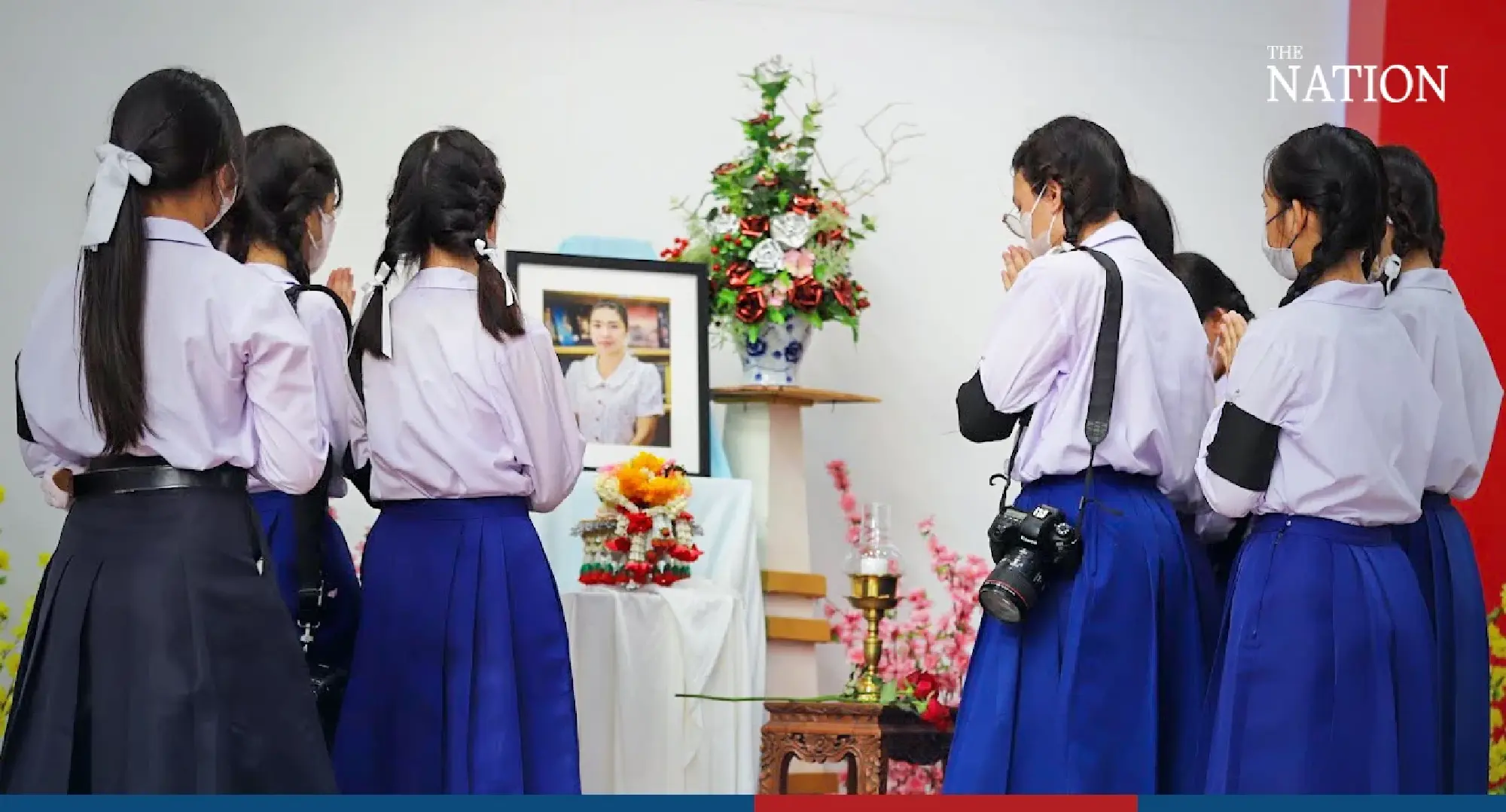 School mourns death of beloved Khru Jiab - Photo 2
