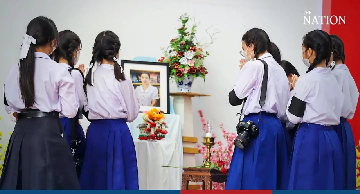 School mourns death of beloved Khru Jiab - Photo 2