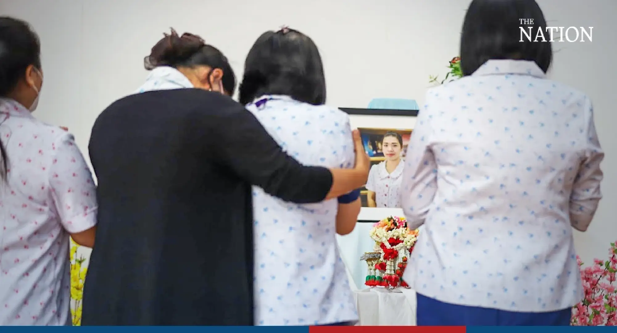 School mourns death of beloved Khru Jiab - Photo 7
