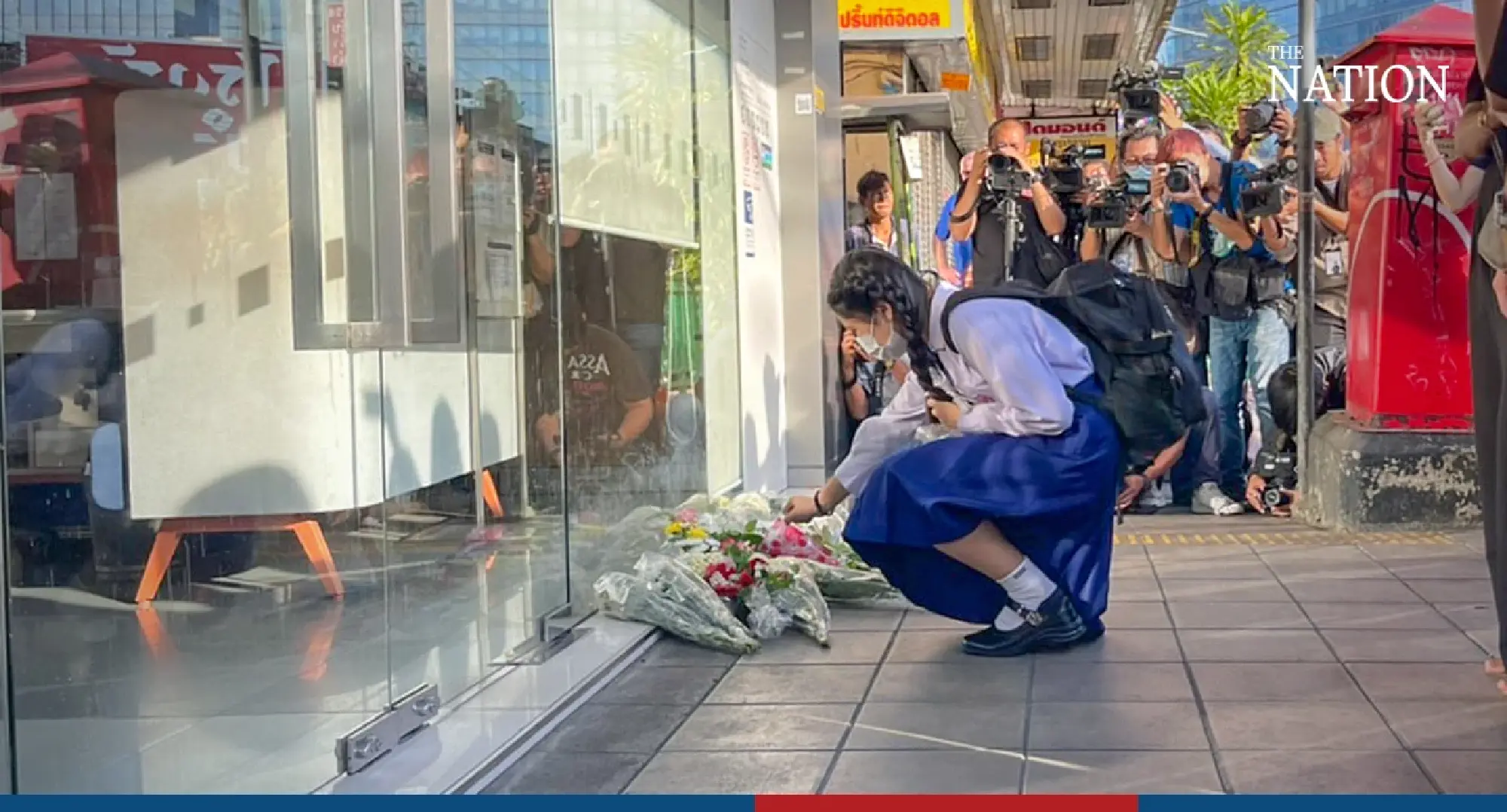 School mourns death of beloved Khru Jiab - Photo 5