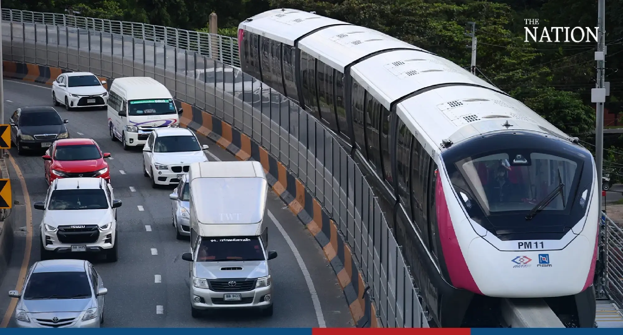 Pink Line opens with free public rides - Photo 7
