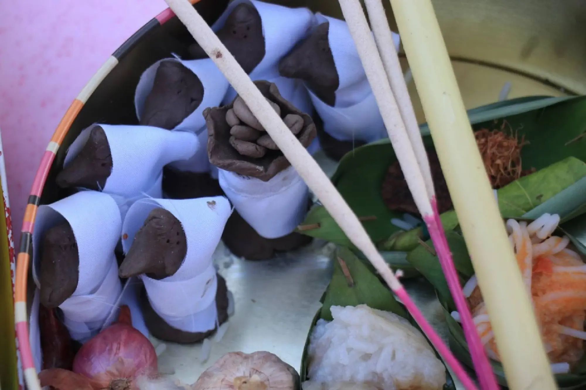 Phitsanulok villagers thank the gods - Photo 8