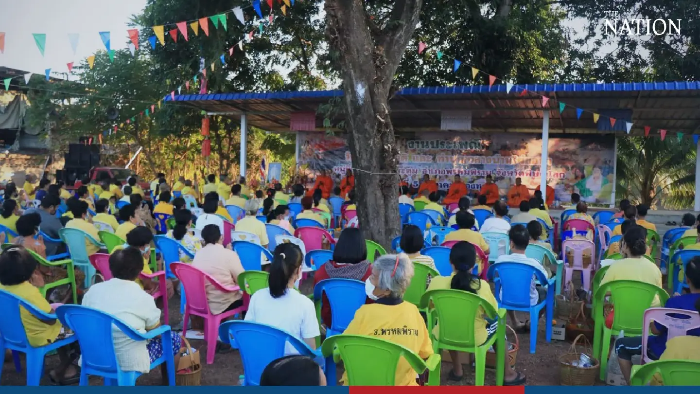 Phitsanulok villagers thank the gods - Photo 1