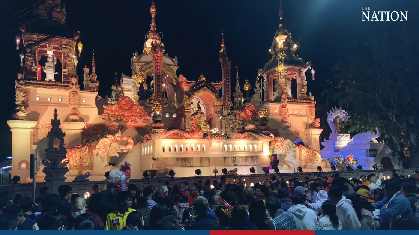 Midnight alms-giving held in Chiang Rai - Photo 1