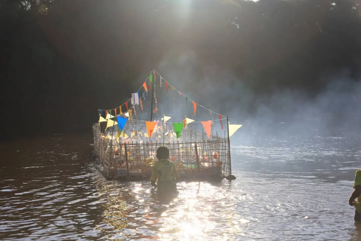 Phitsanulok villagers thank the gods - Photo 4