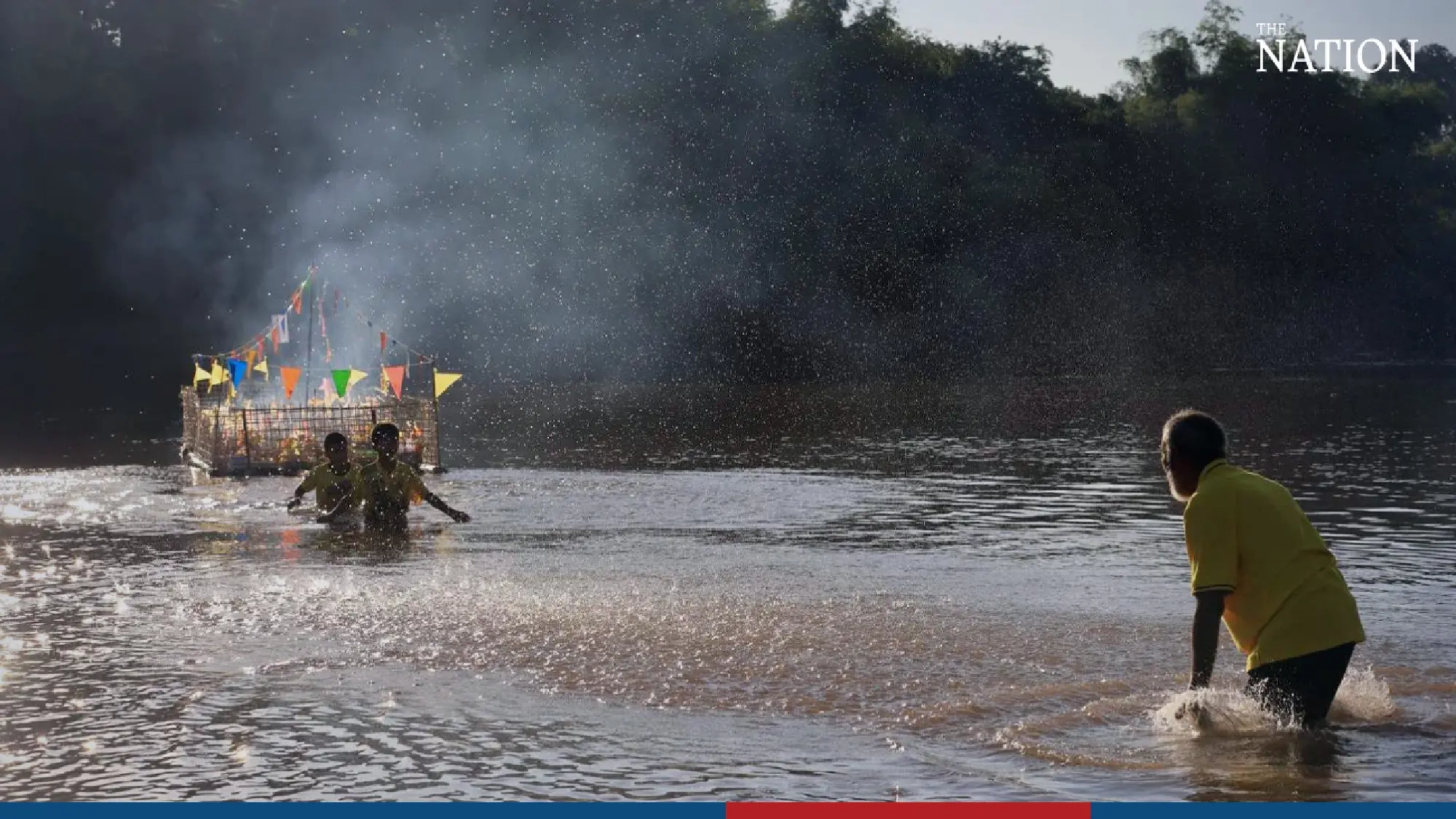 Phitsanulok villagers thank the gods - Photo 5