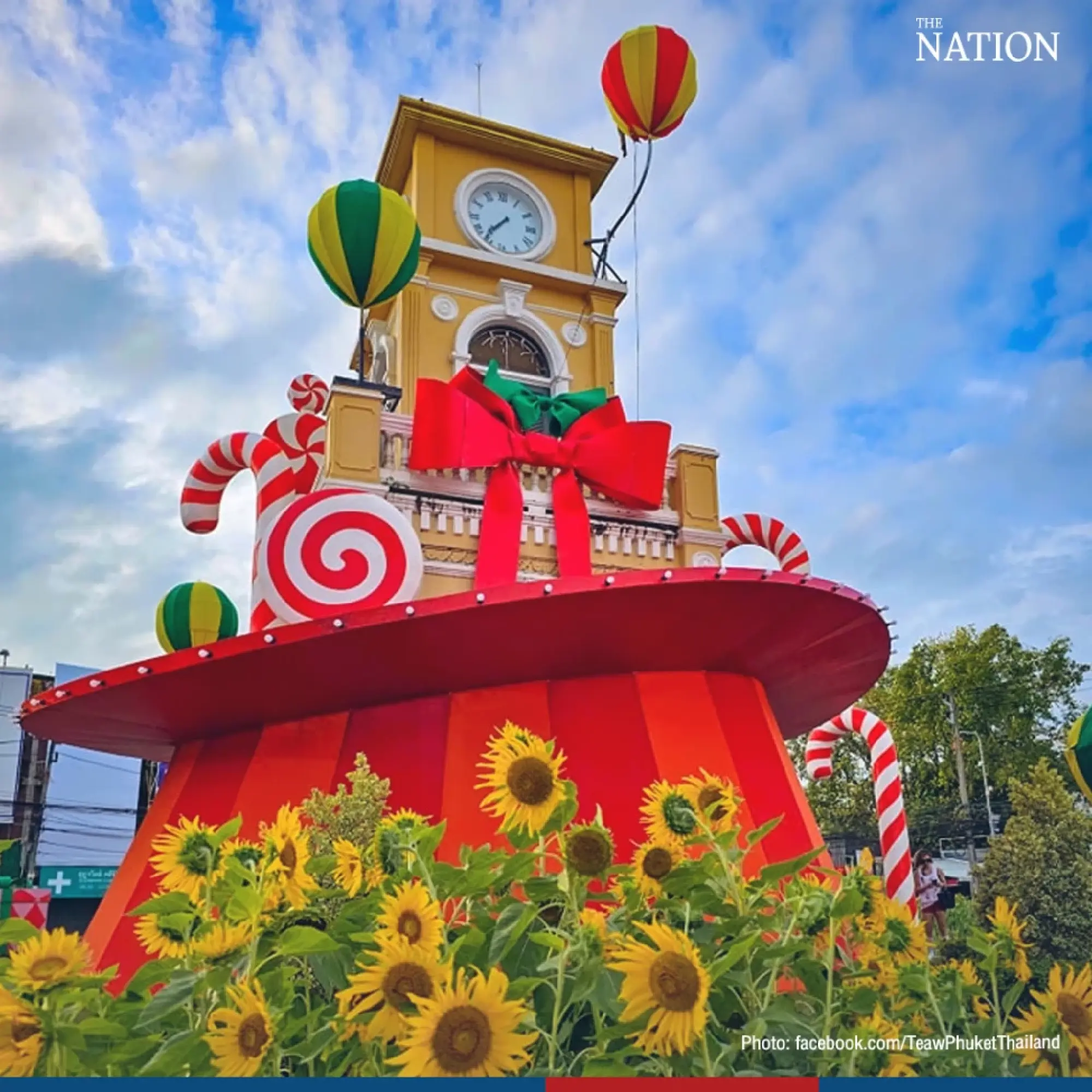 Giant Santa parks on Phuket Town roof - Photo 6