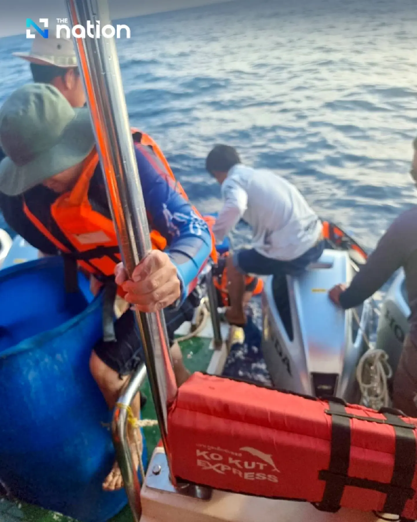 15 sports anglers and crew cheat death after boat sinks off Trat - Photo 1