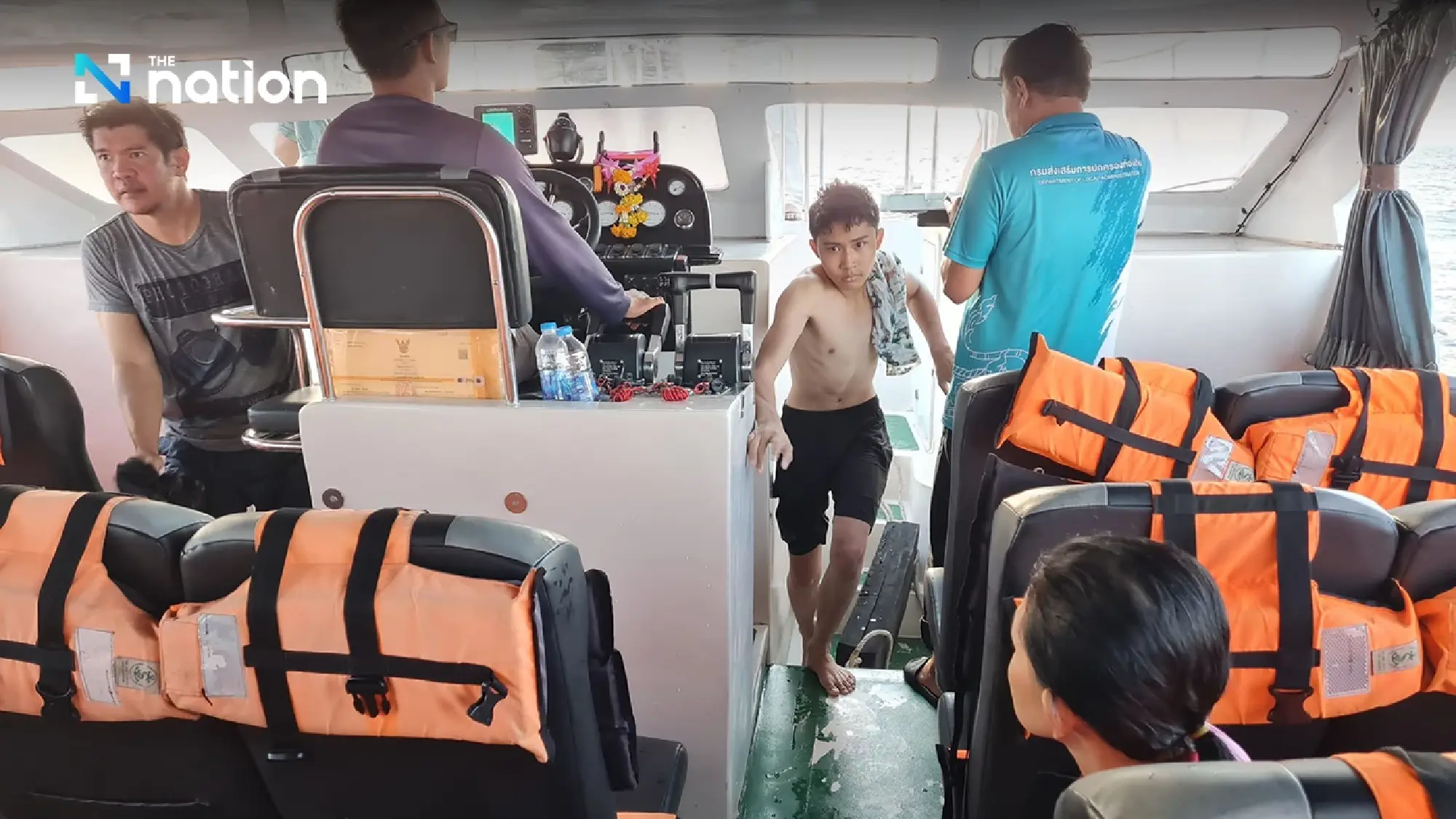 15 sports anglers and crew cheat death after boat sinks off Trat - Photo 7