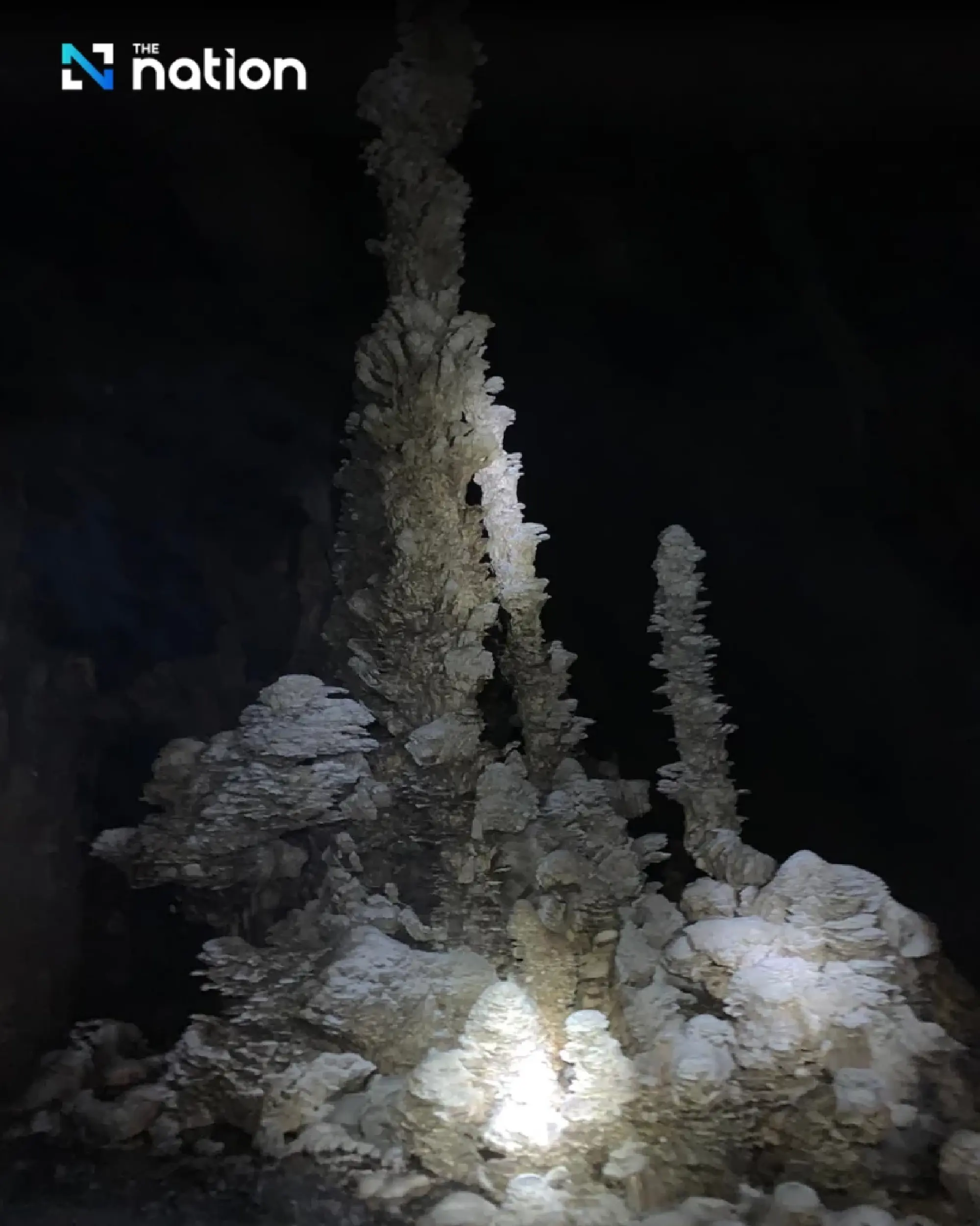 Enchanting Tham Namtok Pha Daeng cave beckons in Surat Thani - Photo 1