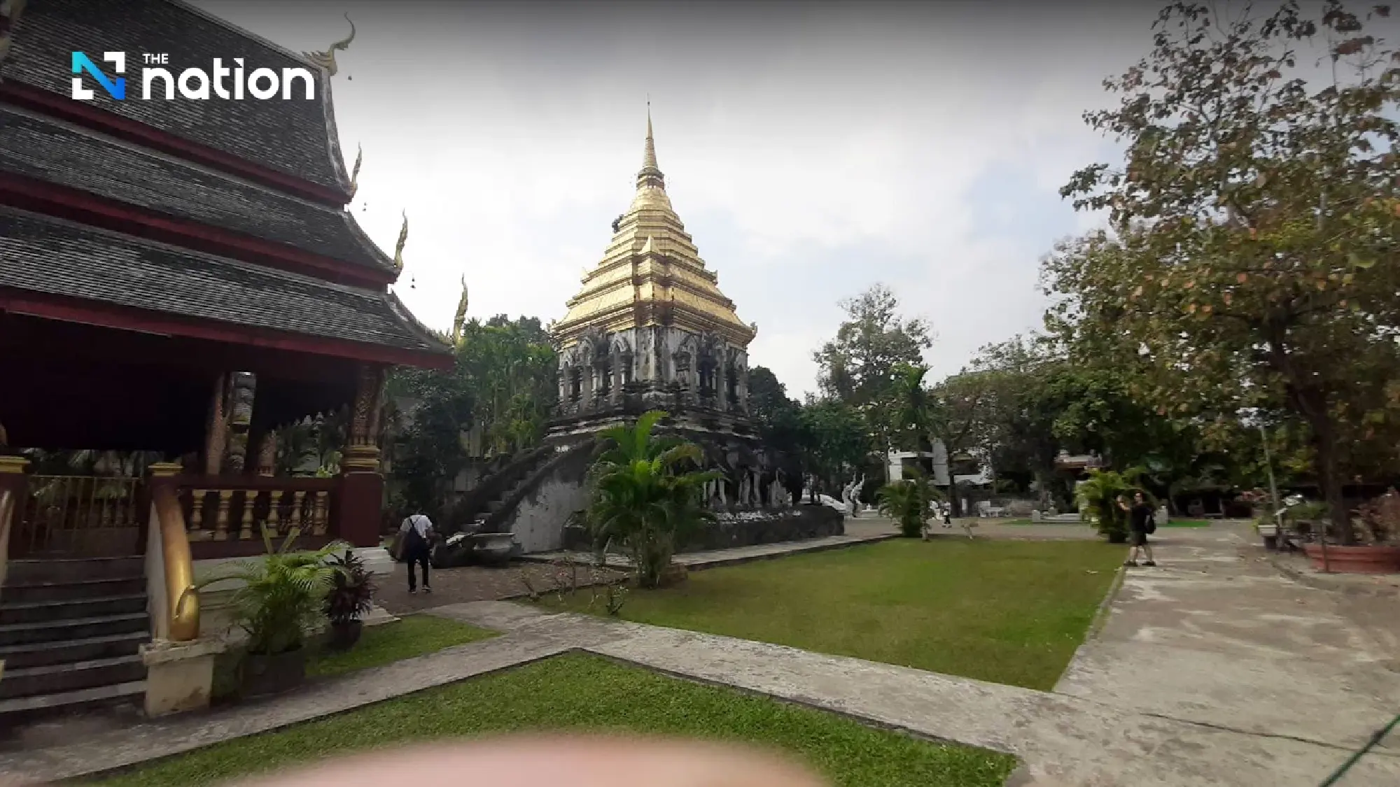 Social media explodes over foreign sunbathers at Chiang Mai temple - Photo 6