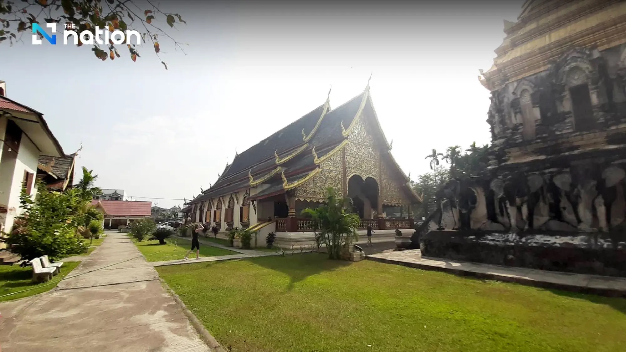Social media explodes over foreign sunbathers at Chiang Mai temple - Photo 5