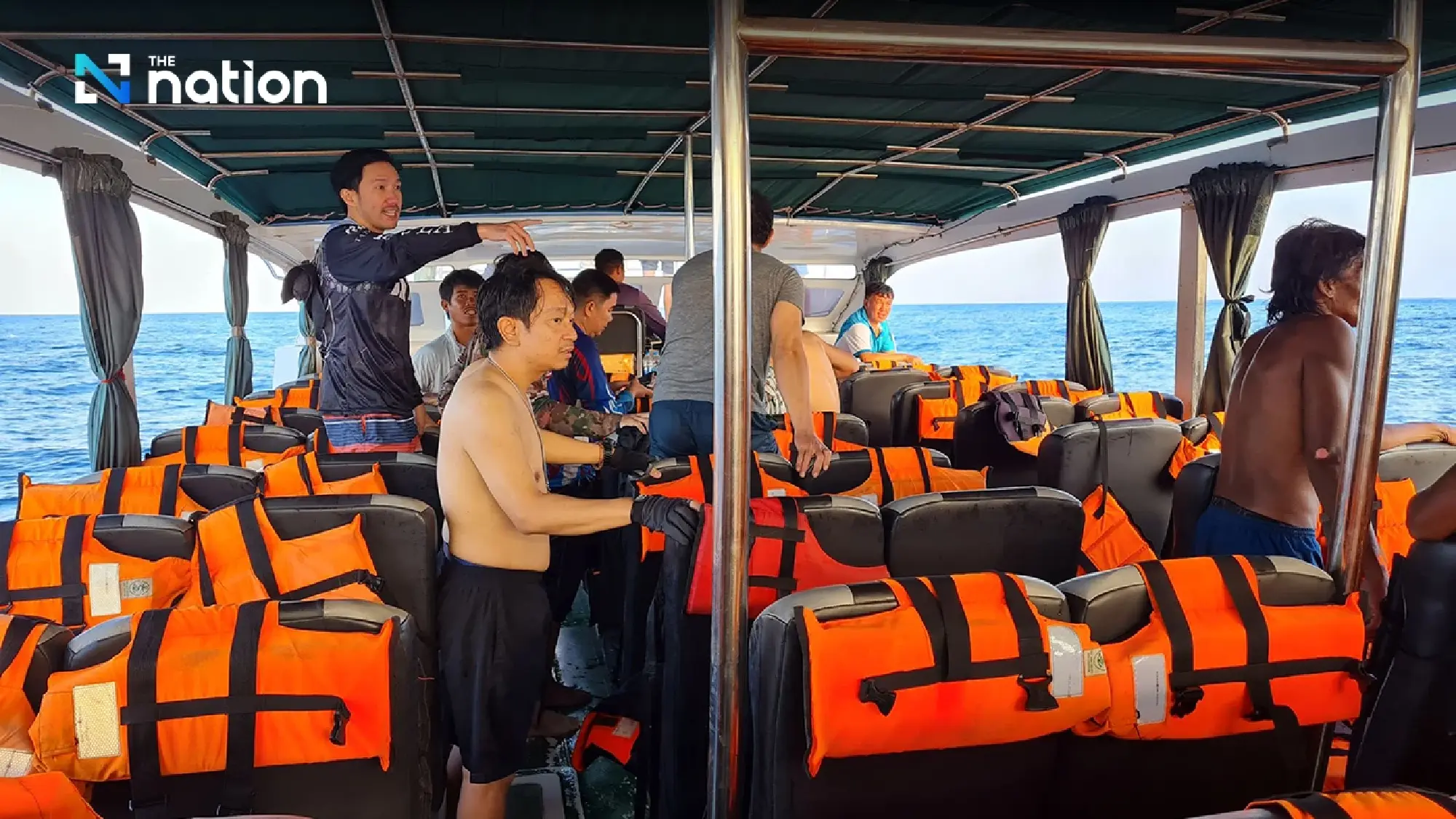 15 sports anglers and crew cheat death after boat sinks off Trat - Photo 5