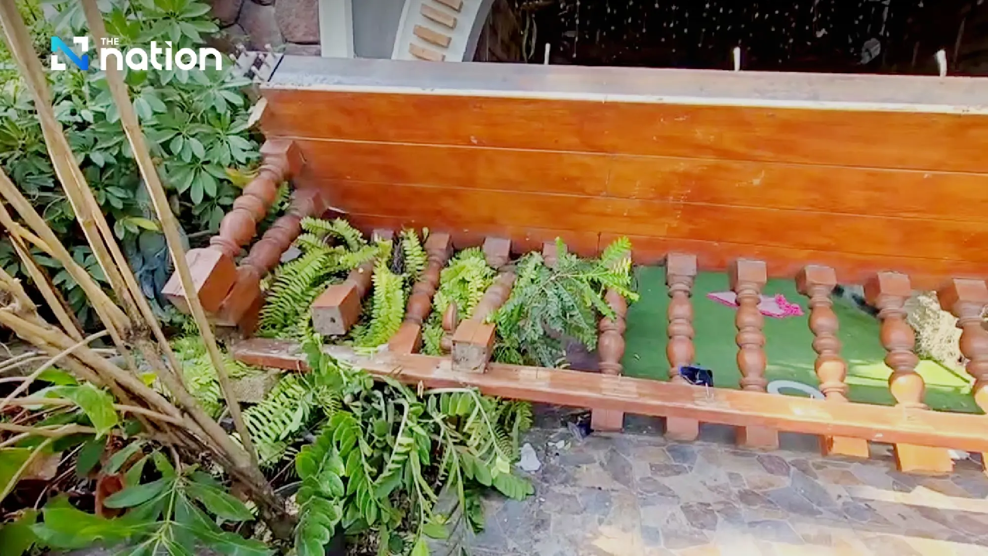 12 women injured as Chiang Mai resort’s balcony collapses - Photo 1
