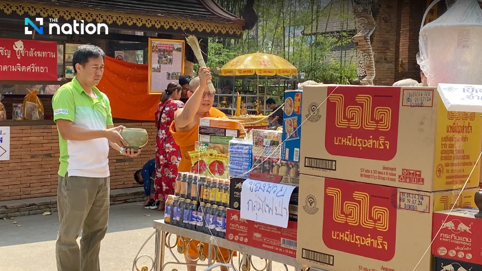 Abbot donates 3,000 eggs to tired Chiang Mai fire fighters - Photo 2