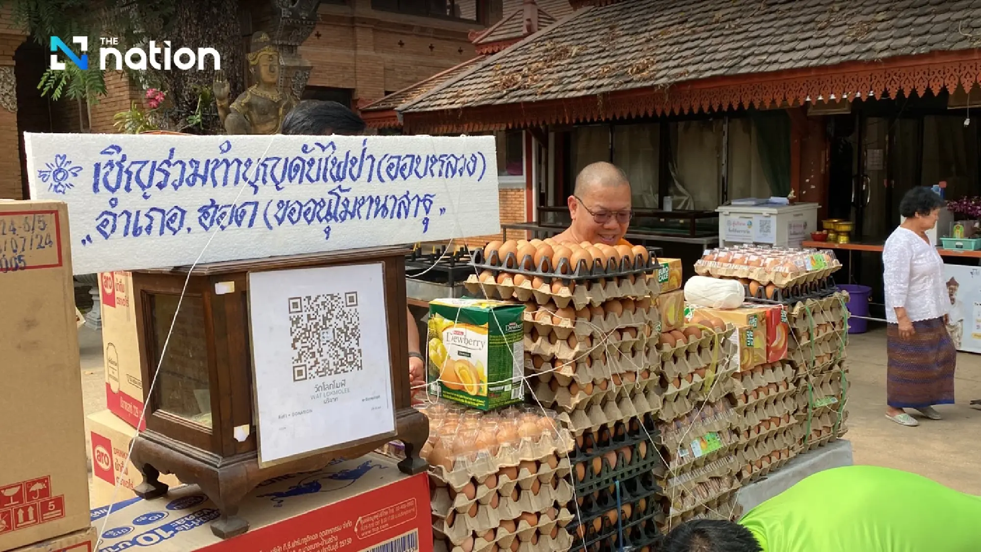 Abbot donates 3,000 eggs to tired Chiang Mai fire fighters - Photo 1