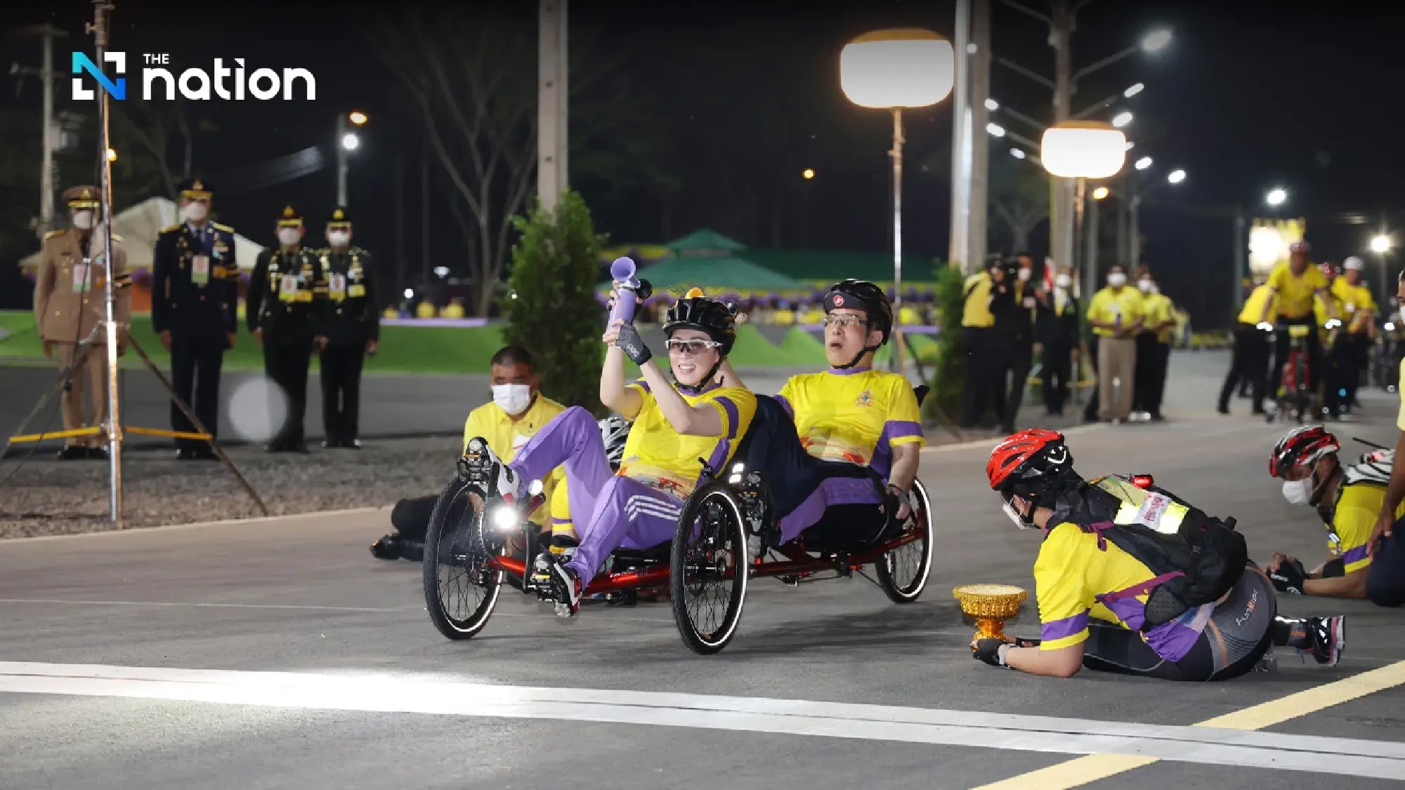 Their Majesties preside over opening ceremonies of three projects in Phichit - Photo 13