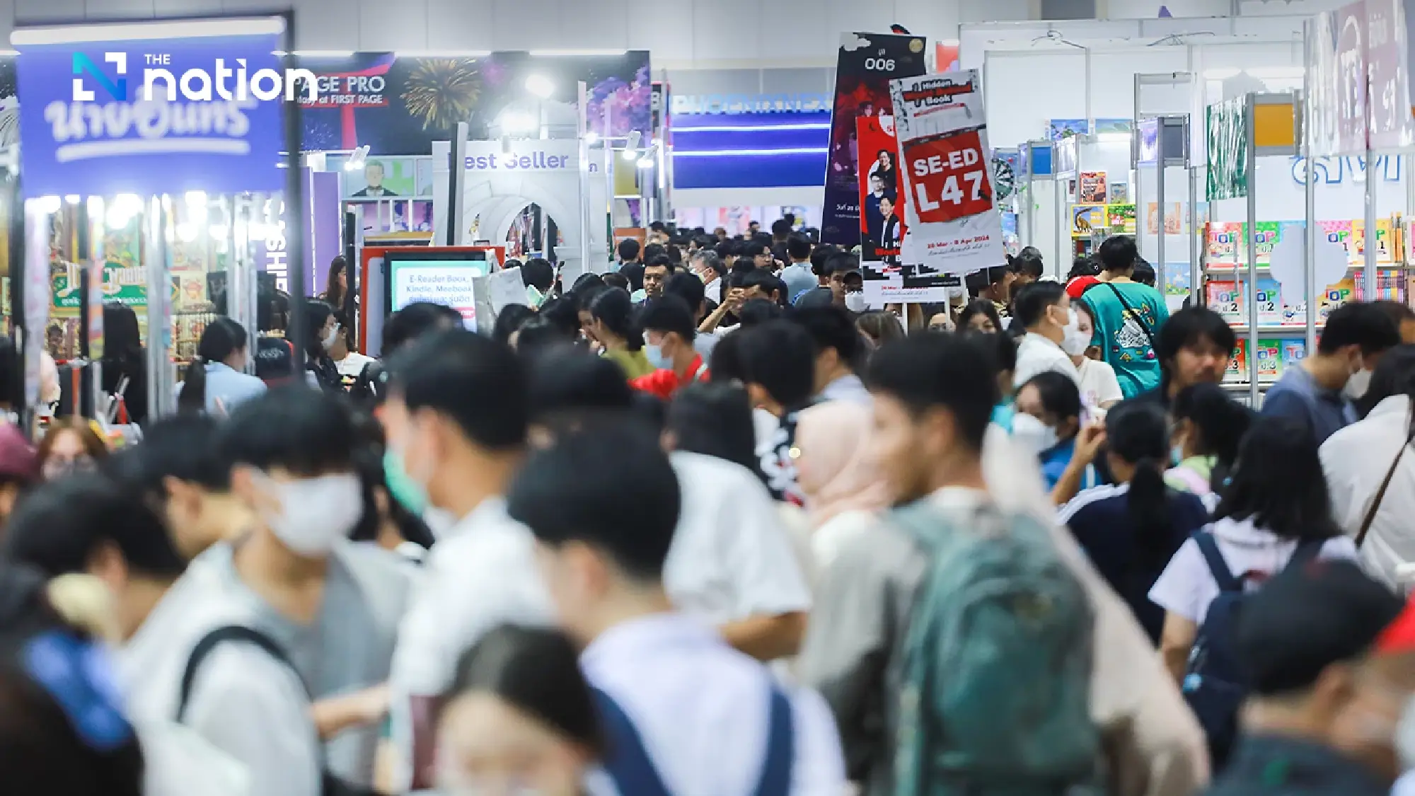 Bangkokians flock to QSNCC book fairs to hunt for bargains - Photo 3