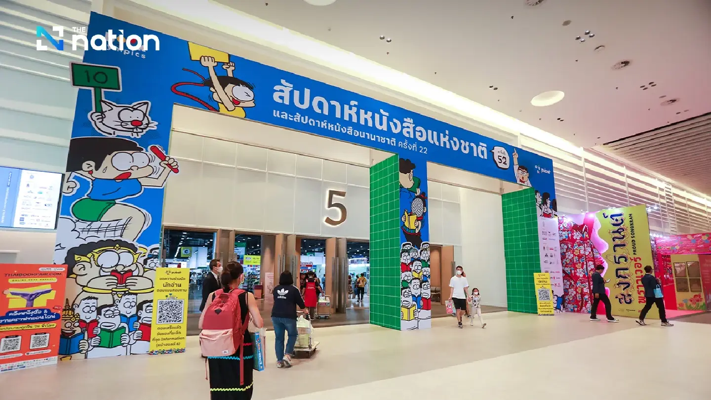 Bangkokians flock to QSNCC book fairs to hunt for bargains - Photo 2