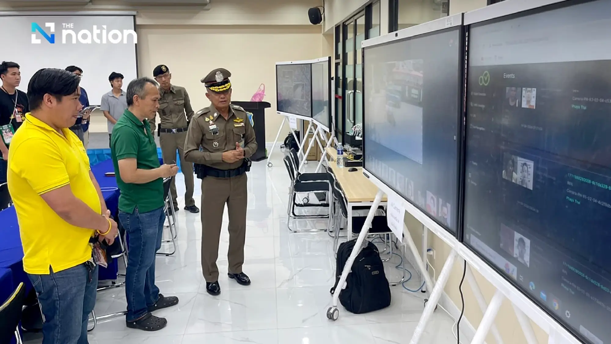 More police, city officials deployed to watch Khao San, Silom roads - Photo 1