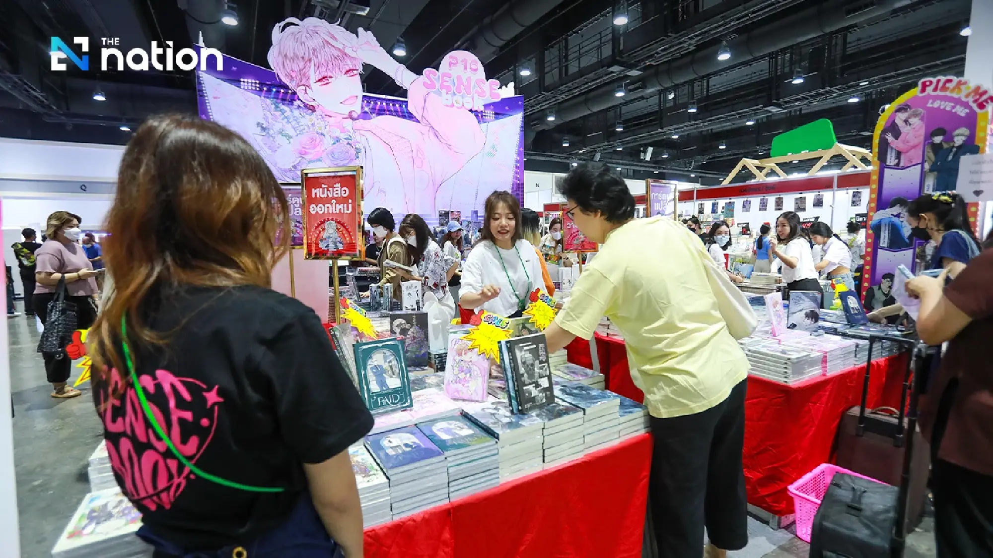 Bangkokians flock to QSNCC book fairs to hunt for bargains - Photo 6