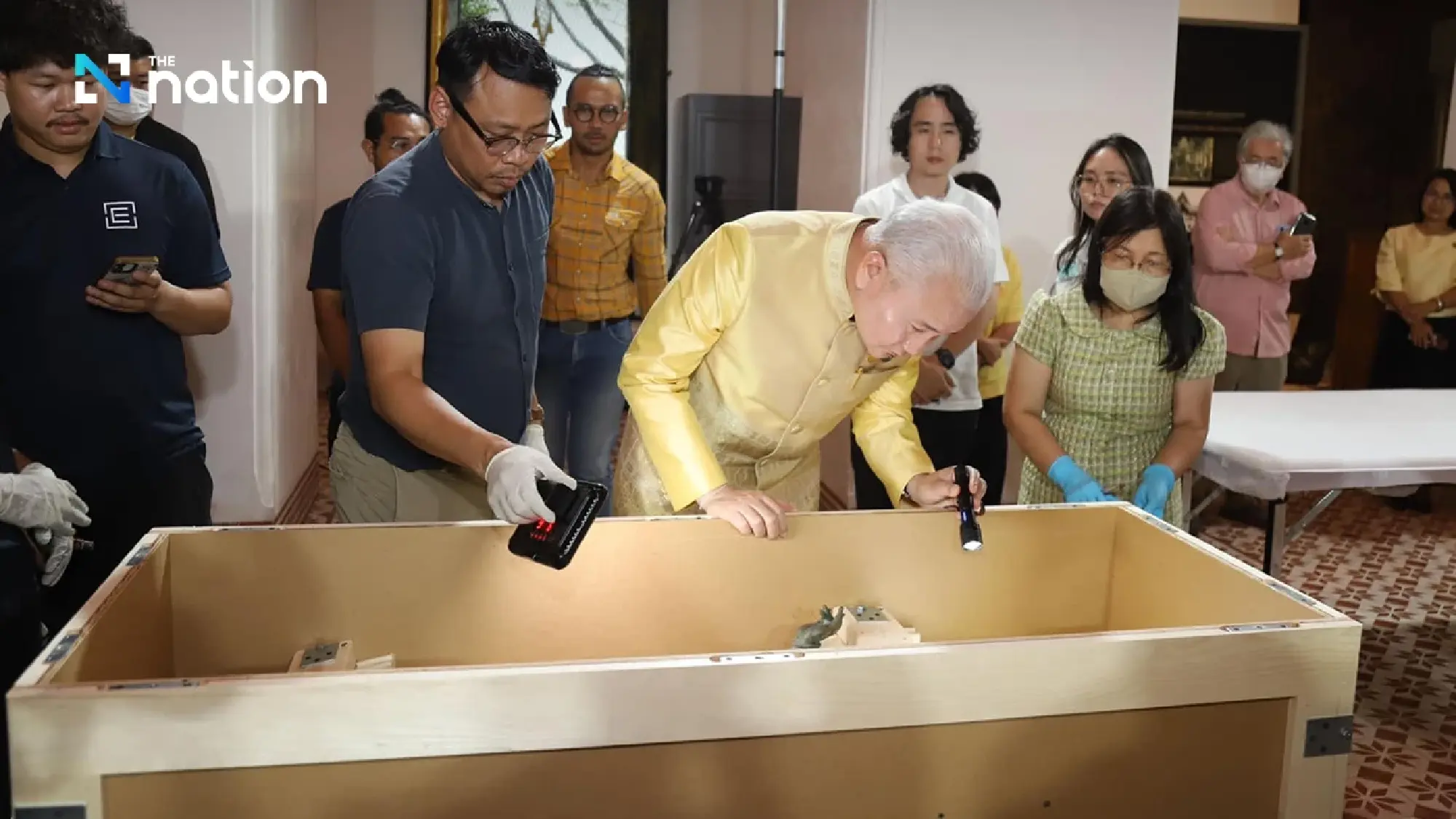 Repatriated ‘Golden Boy’ statue lands safely in Bangkok - Photo 5