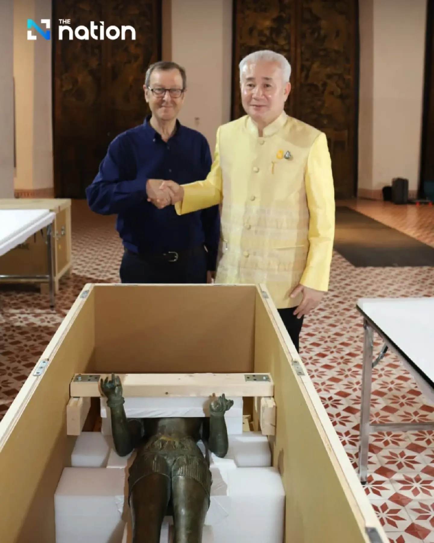 Repatriated ‘Golden Boy’ statue lands safely in Bangkok - Photo 4
