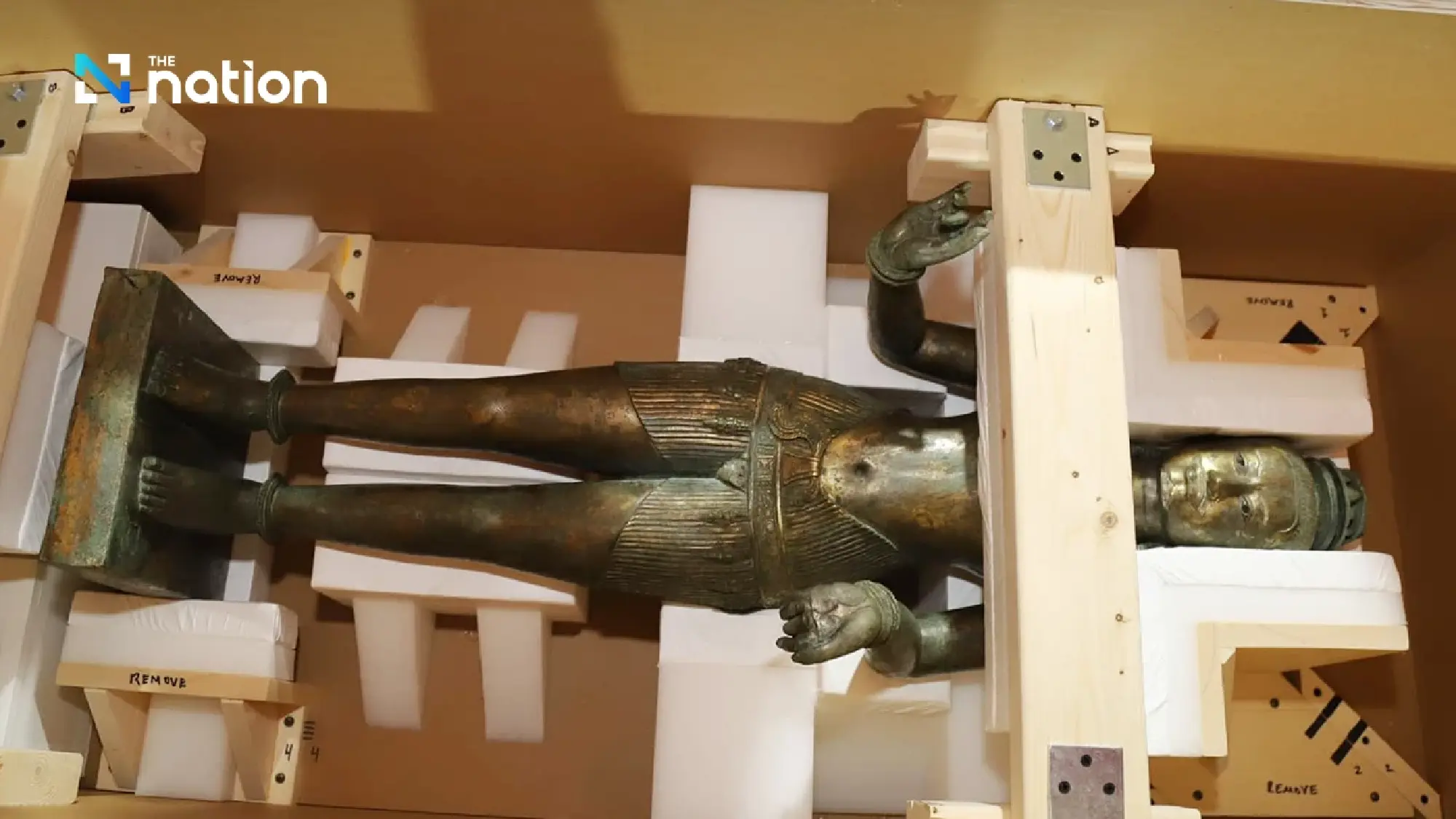 Repatriated ‘Golden Boy’ statue lands safely in Bangkok - Photo 6