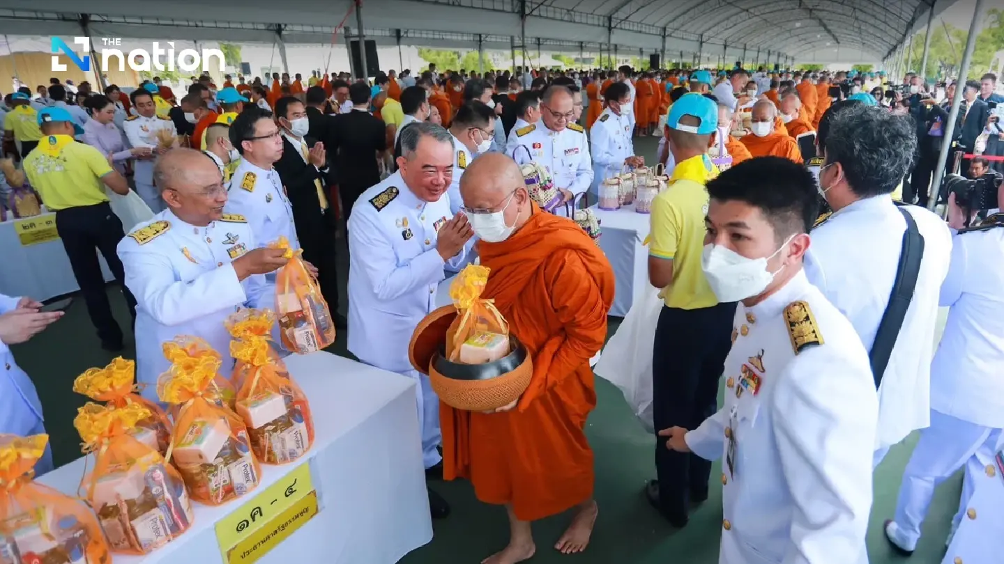 Top govt officials gather at Sanam Luang to mark Her Majesty’s birthday - Photo 3