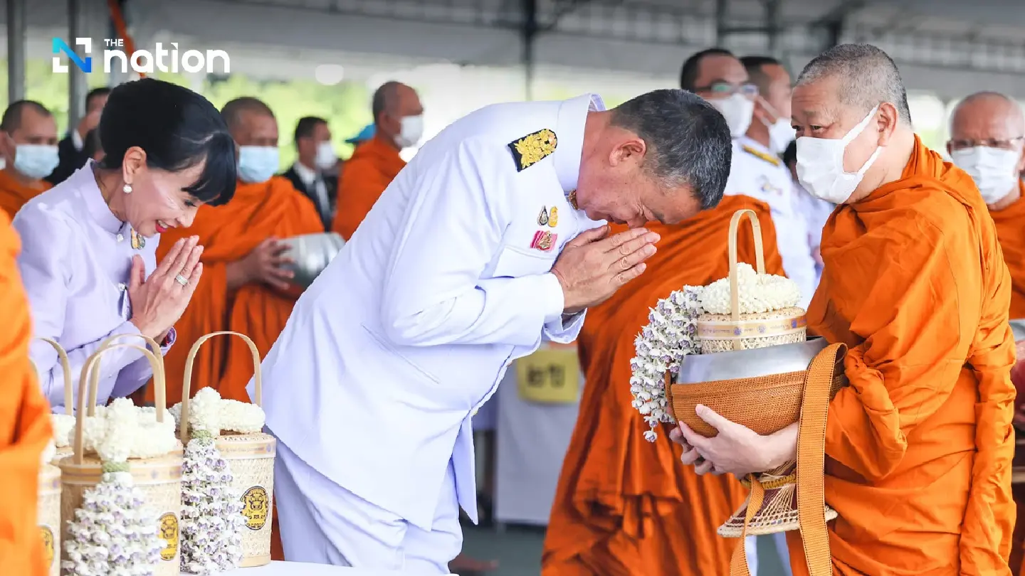 Top govt officials gather at Sanam Luang to mark Her Majesty’s birthday - Photo 4