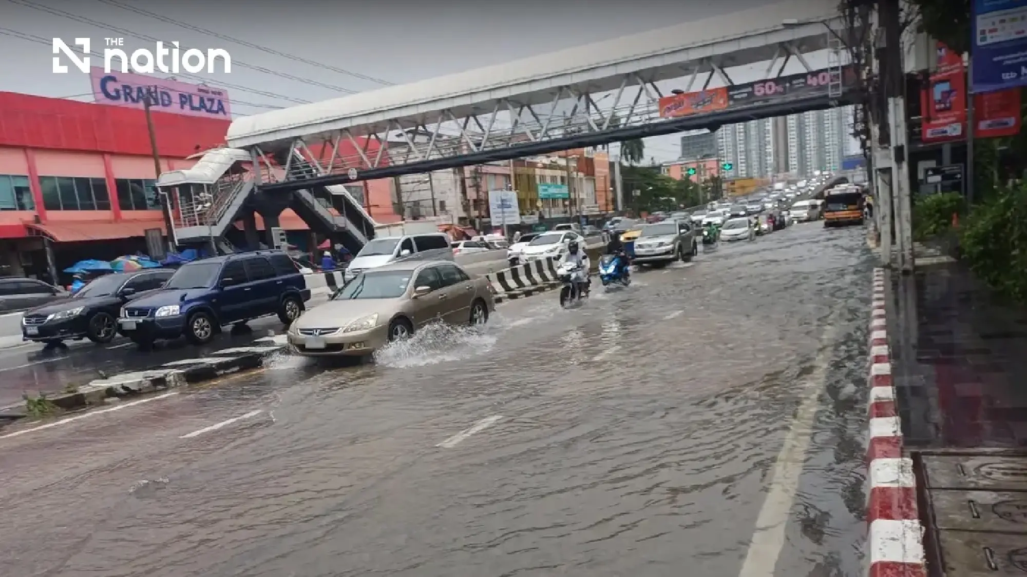 Flooding hits Bangkok as prolonged rain disrupts major routes - Photo 6
