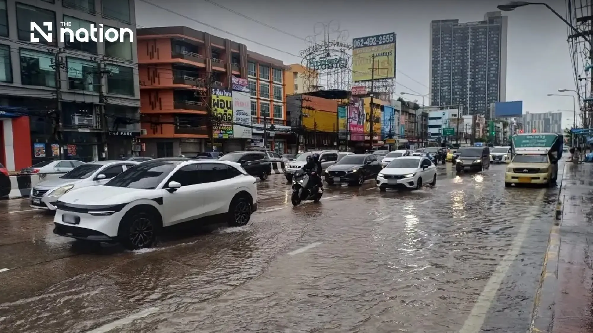 Flooding hits Bangkok as prolonged rain disrupts major routes - Photo 10