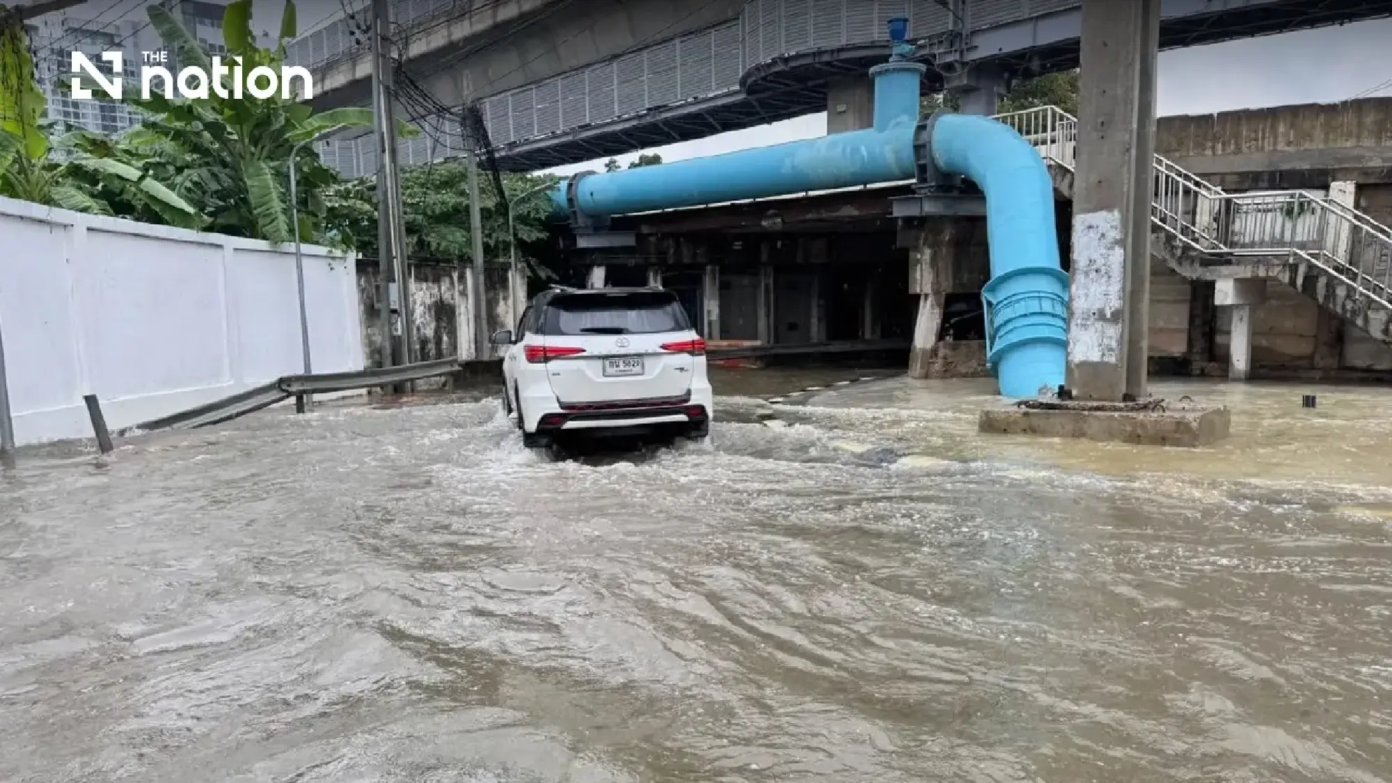 Flooding hits Bangkok as prolonged rain disrupts major routes - Photo 4