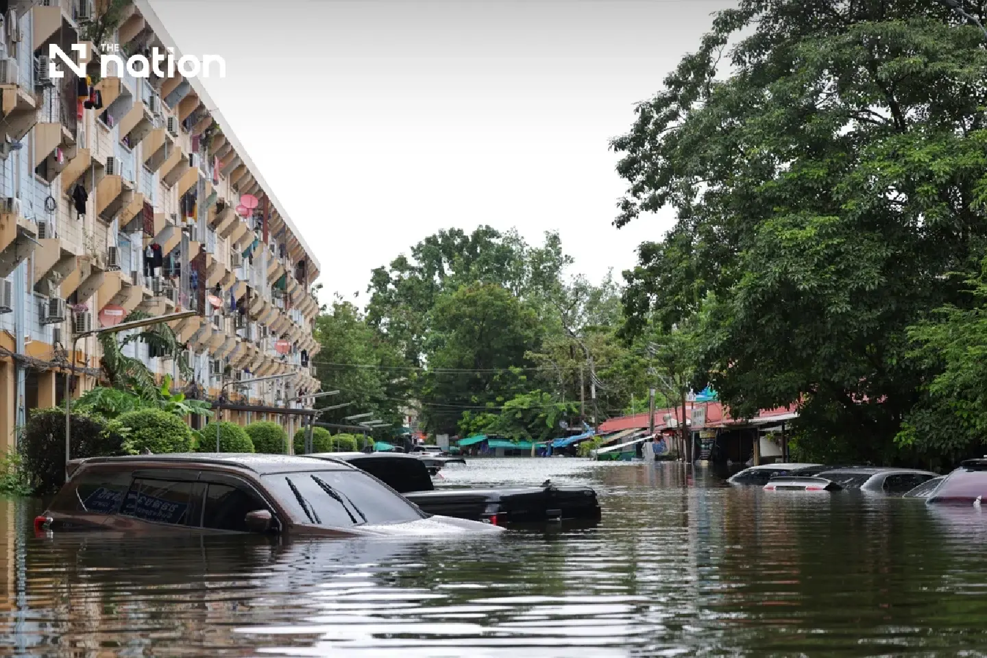Deep floods strand Khlong Chan residents as military aid arrives