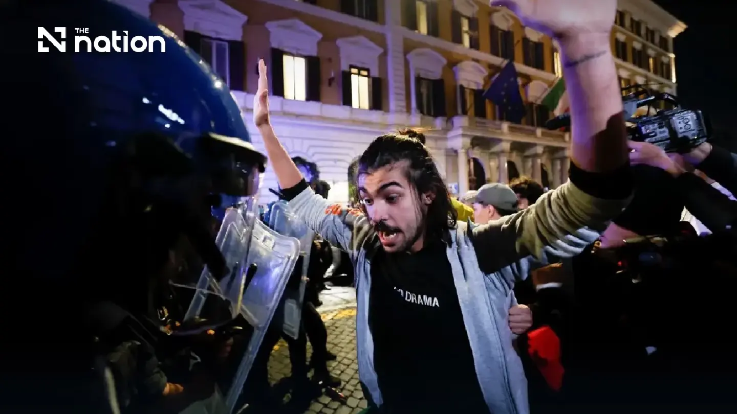 Clashes accompany European protests over living costs and education - Photo 3