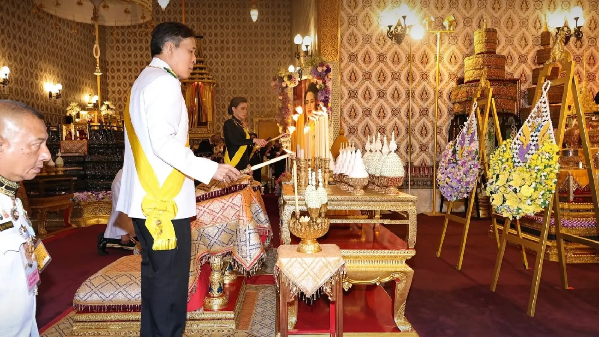 Their Majesties mark first anniversary of Queen Sirikit's passing - Photo 4
