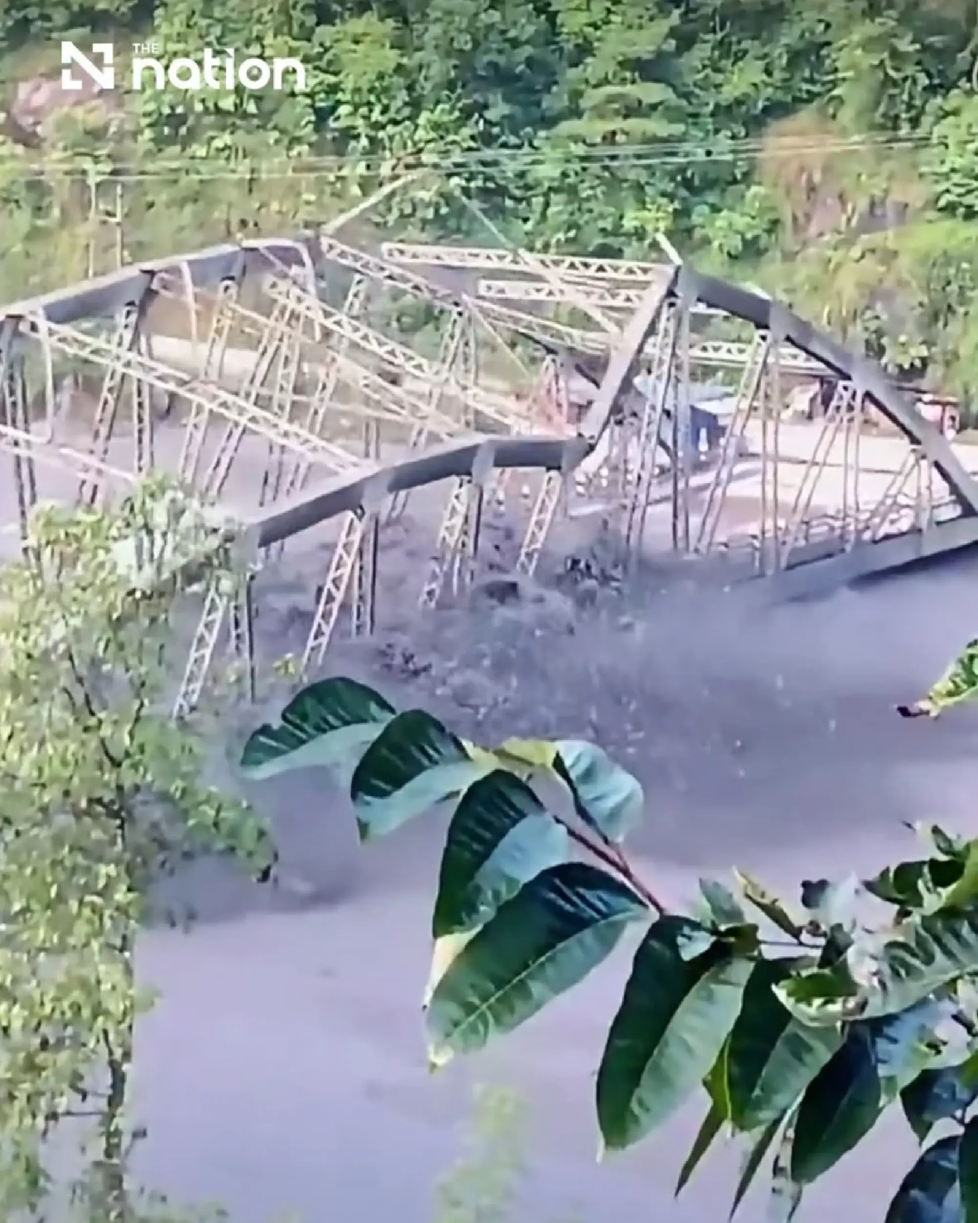 Nepal flood cuts off trails for over 100 foreign trekkers - Photo 1