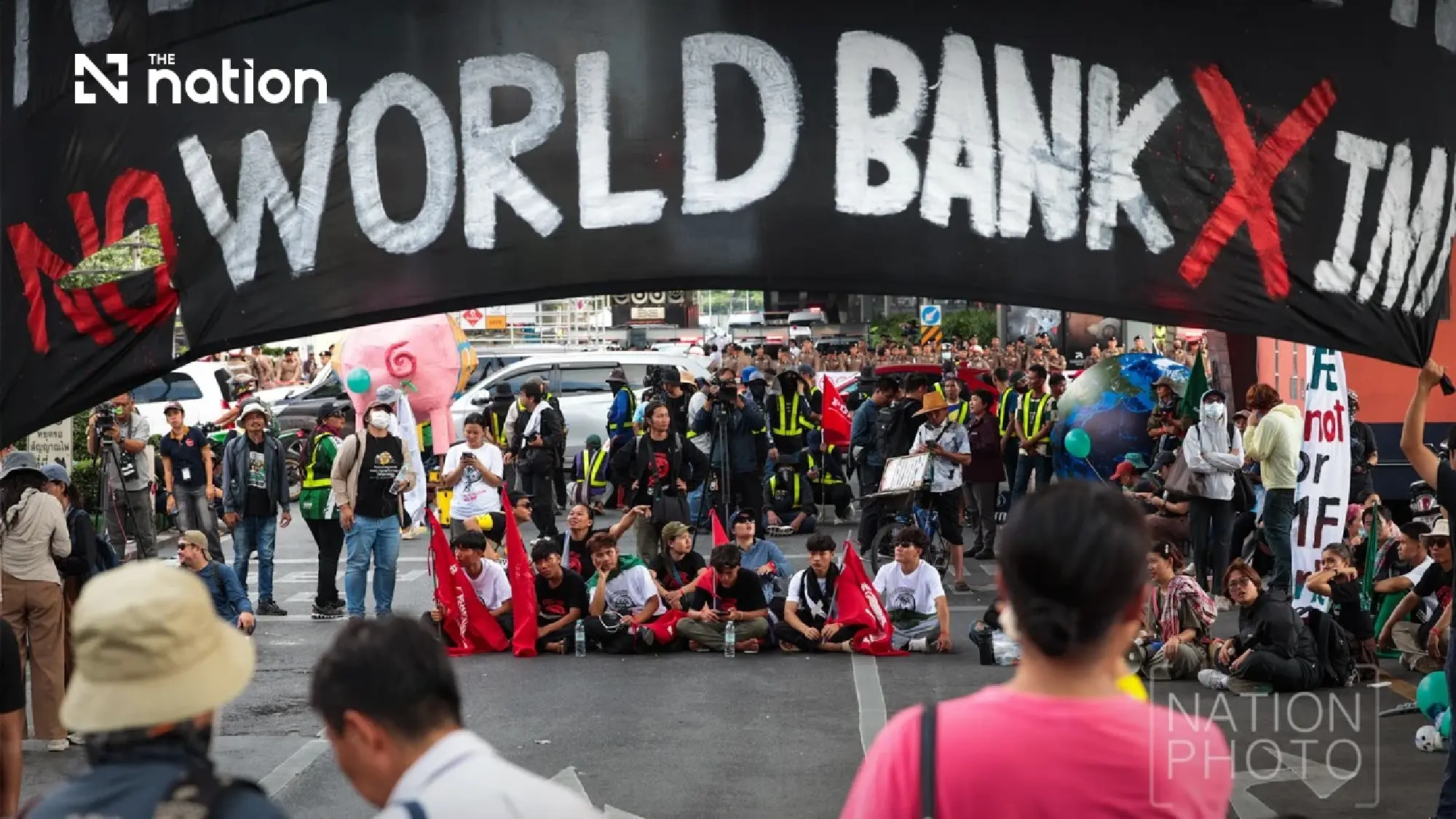 Thai protesters accuse World Bank and IMF of favouring the rich - Photo 3