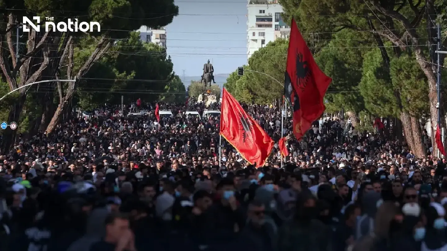 Clashes accompany European protests over living costs and education - Photo 4