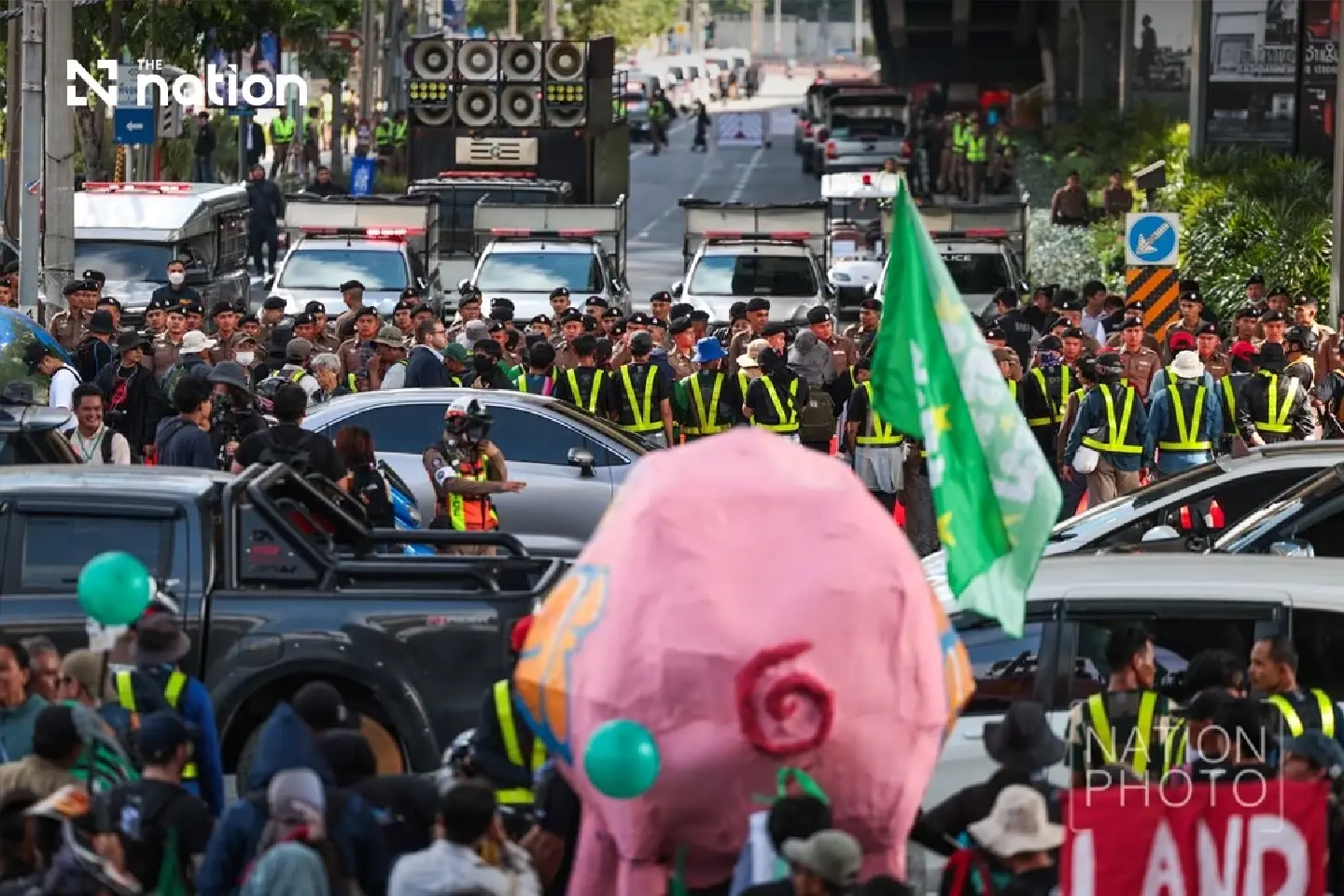 Bangkok protesters demand transparency in development policy - Photo 2