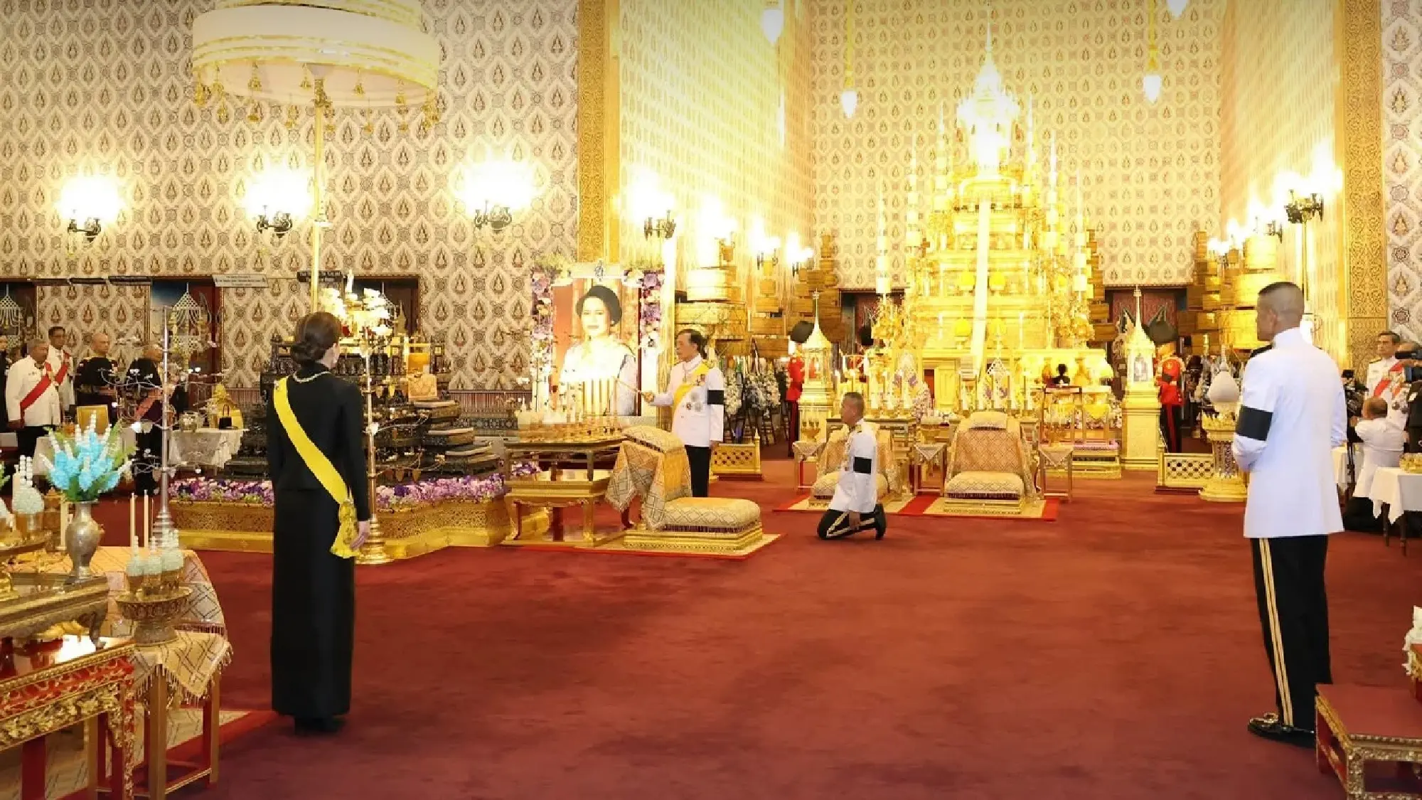 Their Majesties mark first anniversary of Queen Sirikit's passing - Photo 5