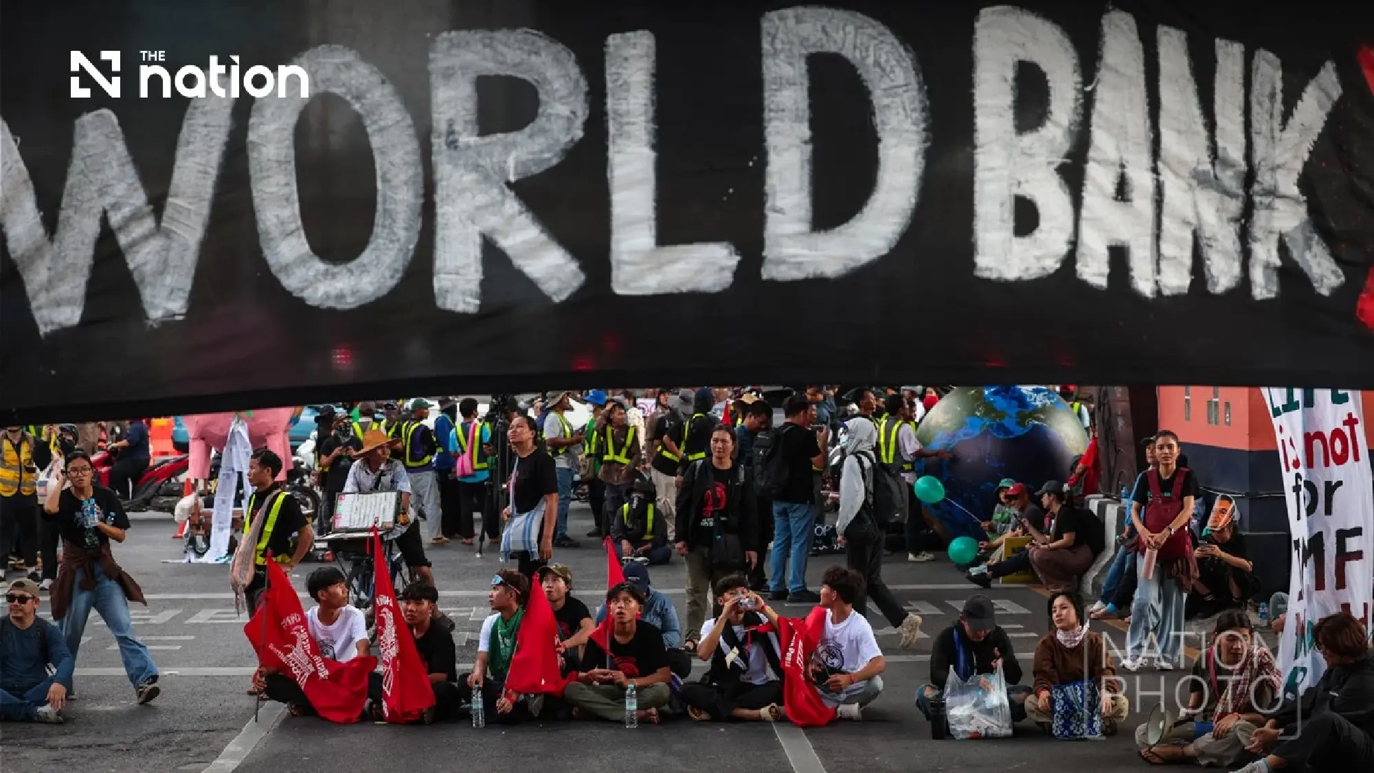 Thai protesters accuse World Bank and IMF of favouring the rich - Photo 11