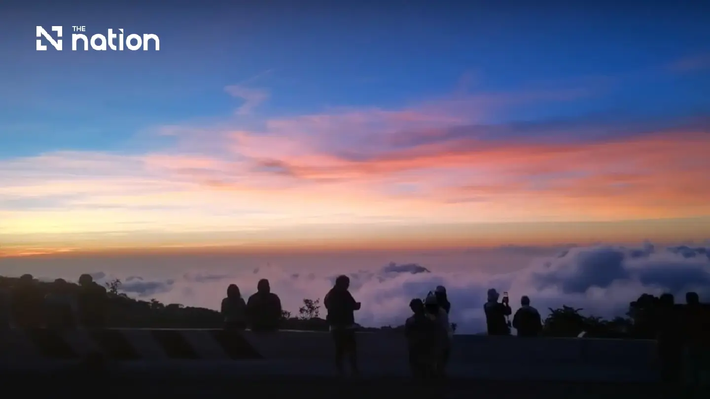 Sea of mist draws visitors to Doi Inthanon as summit hits 9°C