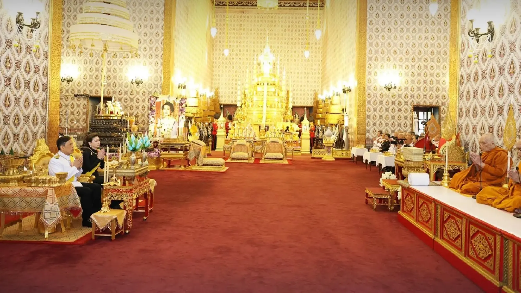 Their Majesties mark first anniversary of Queen Sirikit's passing - Photo 8