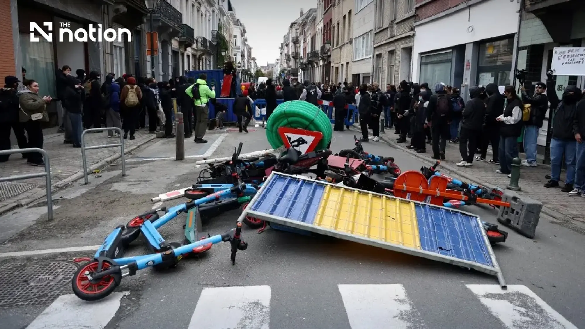 Clashes accompany European protests over living costs and education - Photo 5